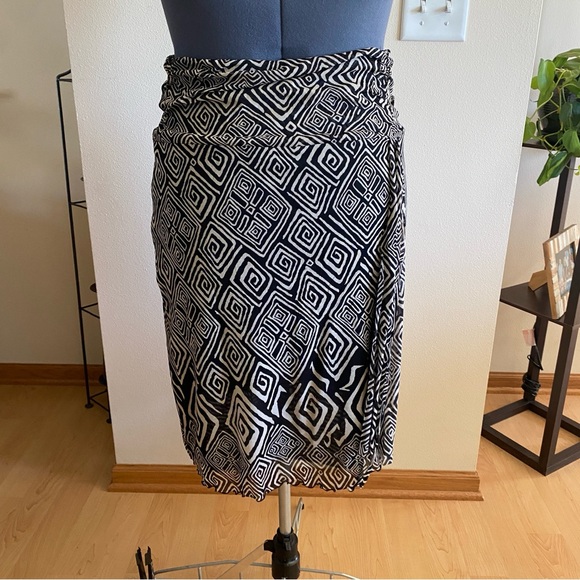 W Women’s Black And Tan Geometric Print Stretch Pull-On Knee-Length Skirt, Sz L - Picture 2 of 6